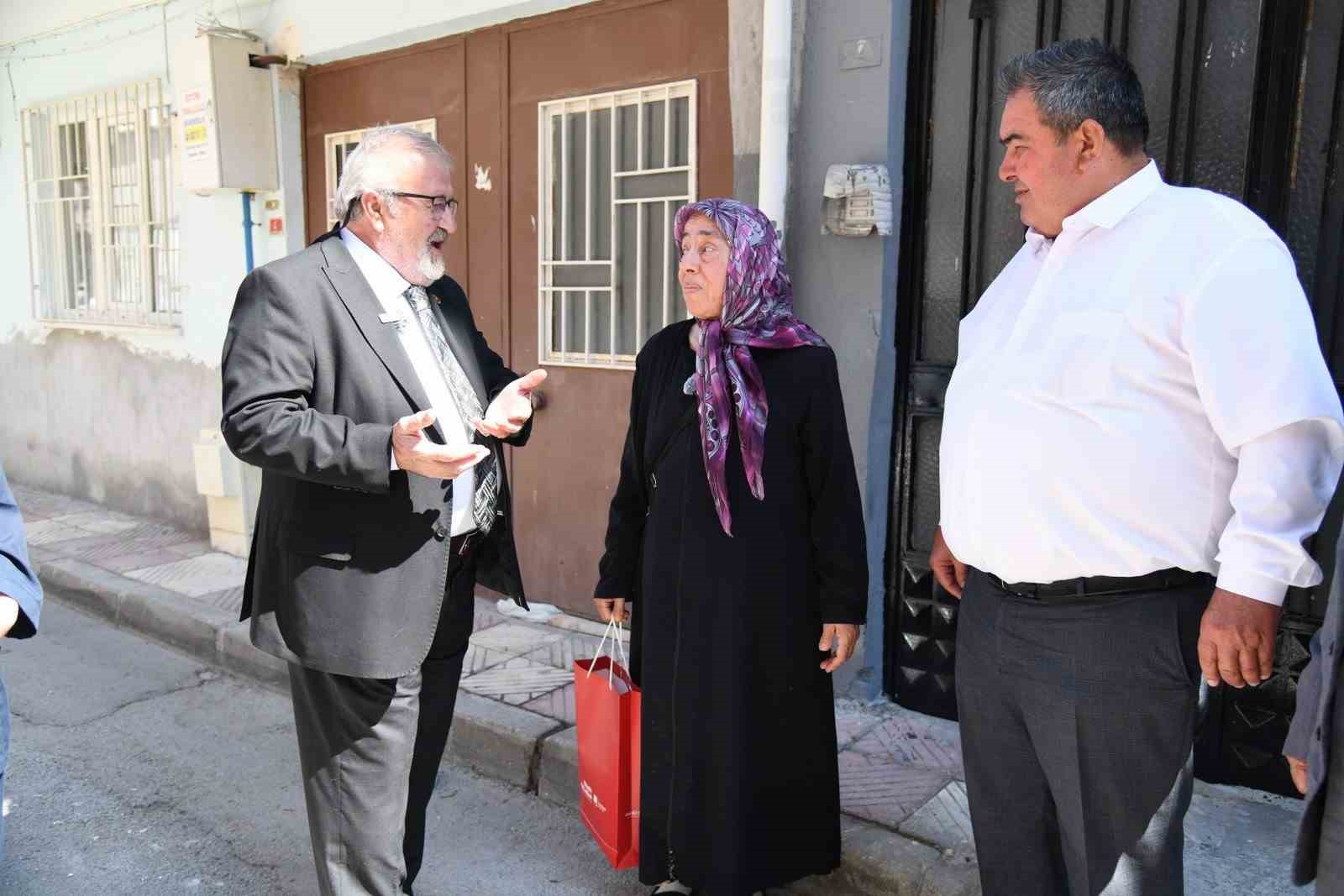 Çöp yığınlarının arasından temiz bir yuva çıktı