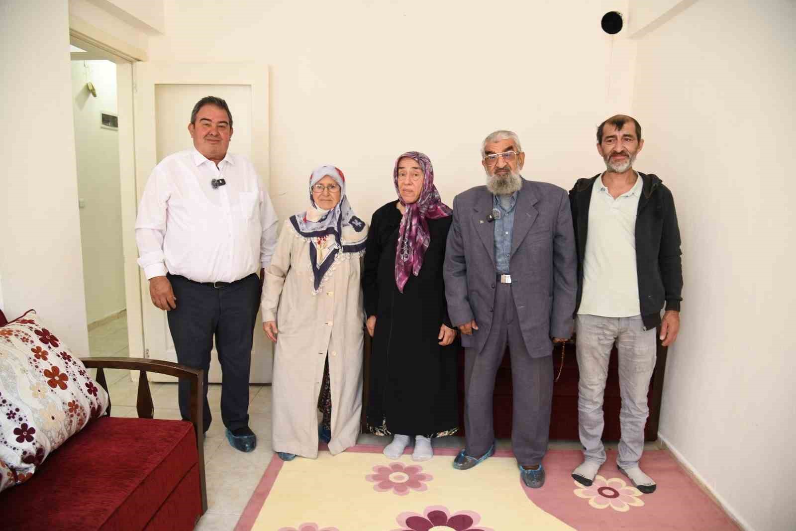 Çöp yığınlarının arasından temiz bir yuva çıktı