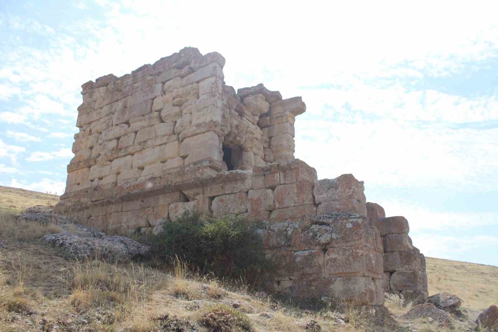 Yüzyıllardır ayakta, mahalleli yok olmamasını istiyor