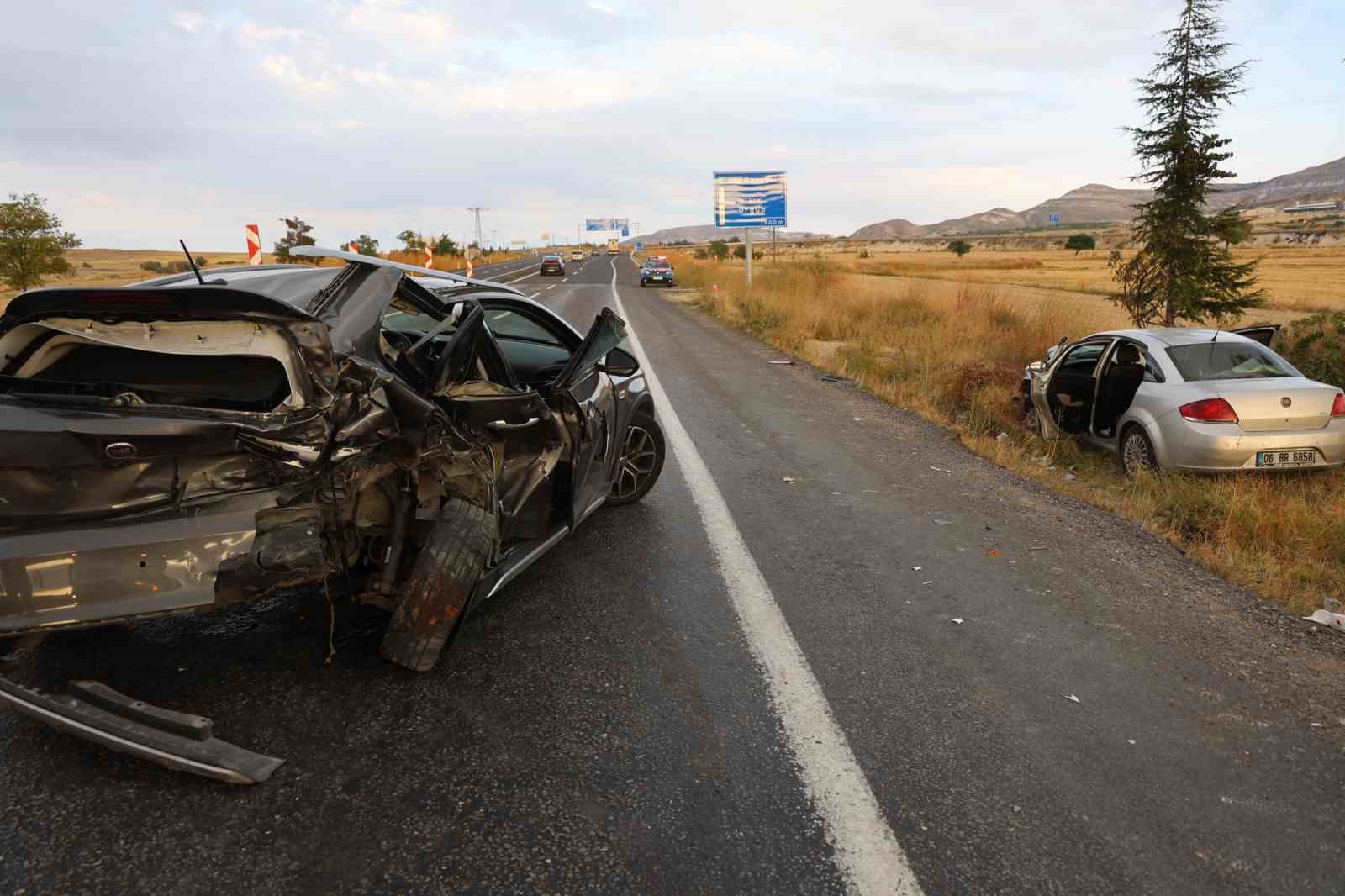 Nevşehir’de otomobil önünde seyreden araca çarptı: 6 yaralı