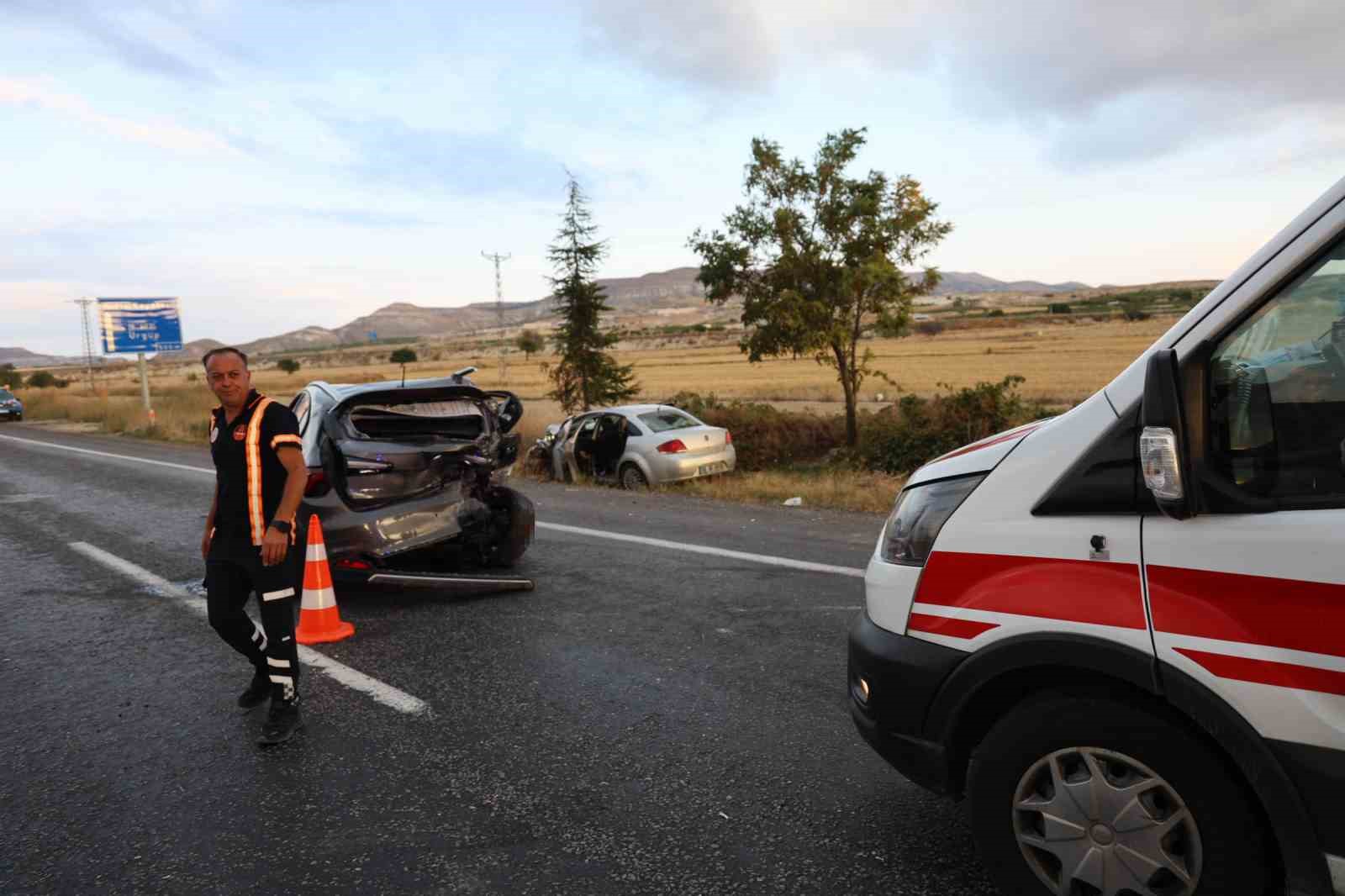 Nevşehir’de otomobil önünde seyreden araca çarptı: 6 yaralı