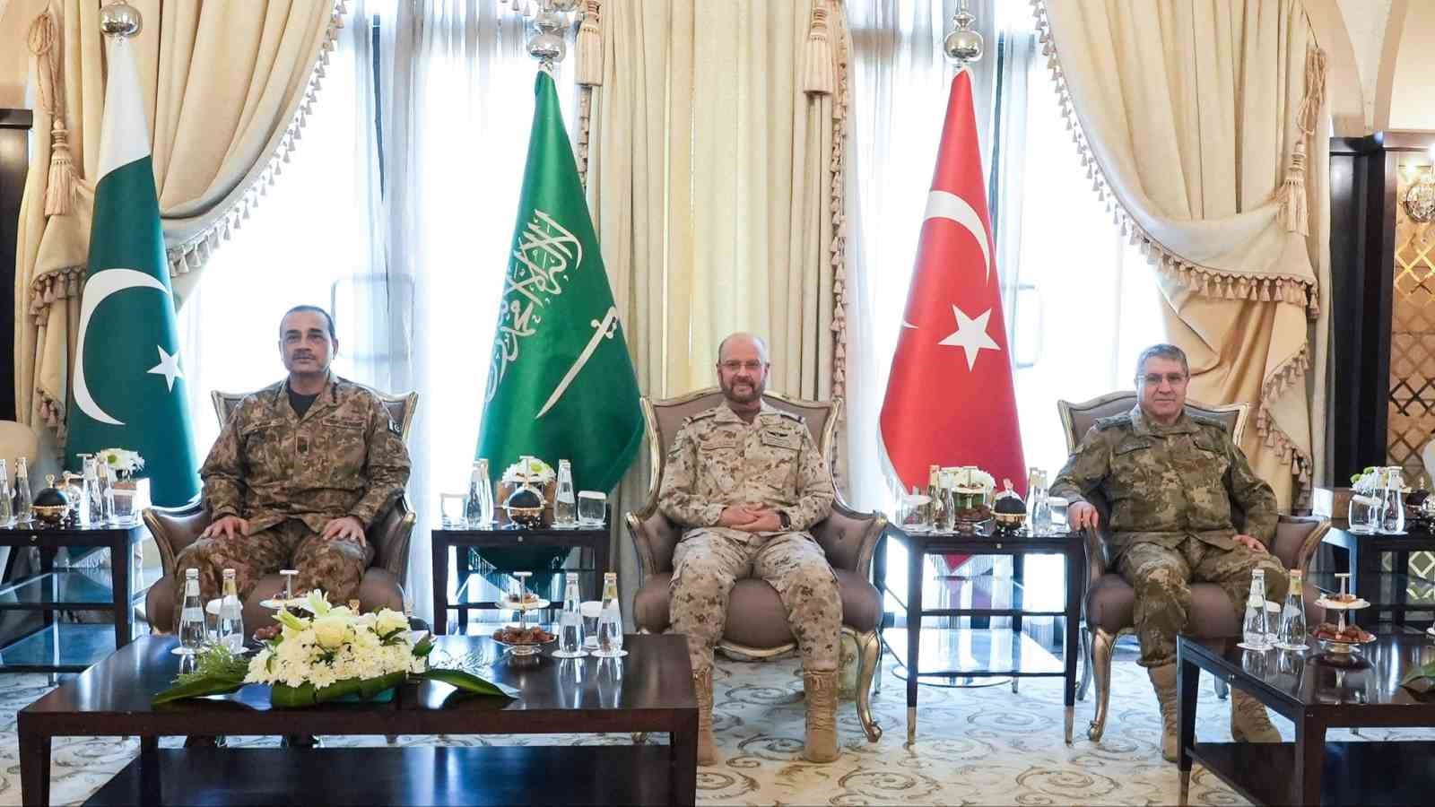 Genelkurmay Başkanı Bayraktaroğlu, Riyad’da Mekke Ortak Savunma Anlaşması toplantısına katıldı