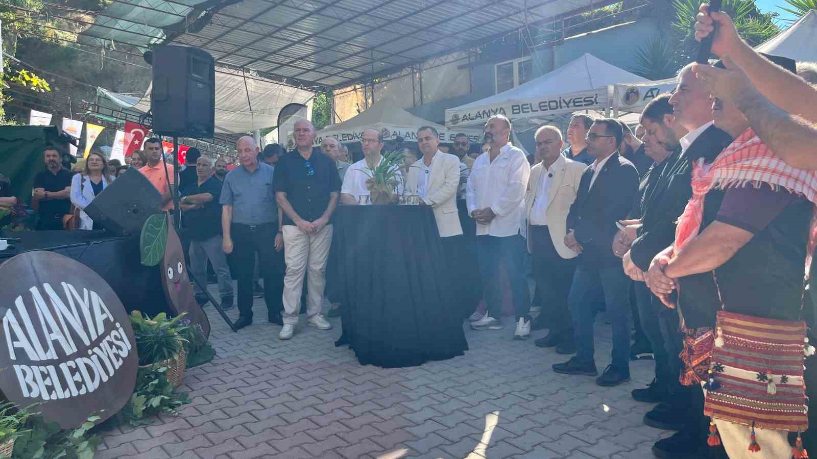 Alanya’da "En Ağır Keçiboynuzu" yarışması renkli anlara sahne oldu