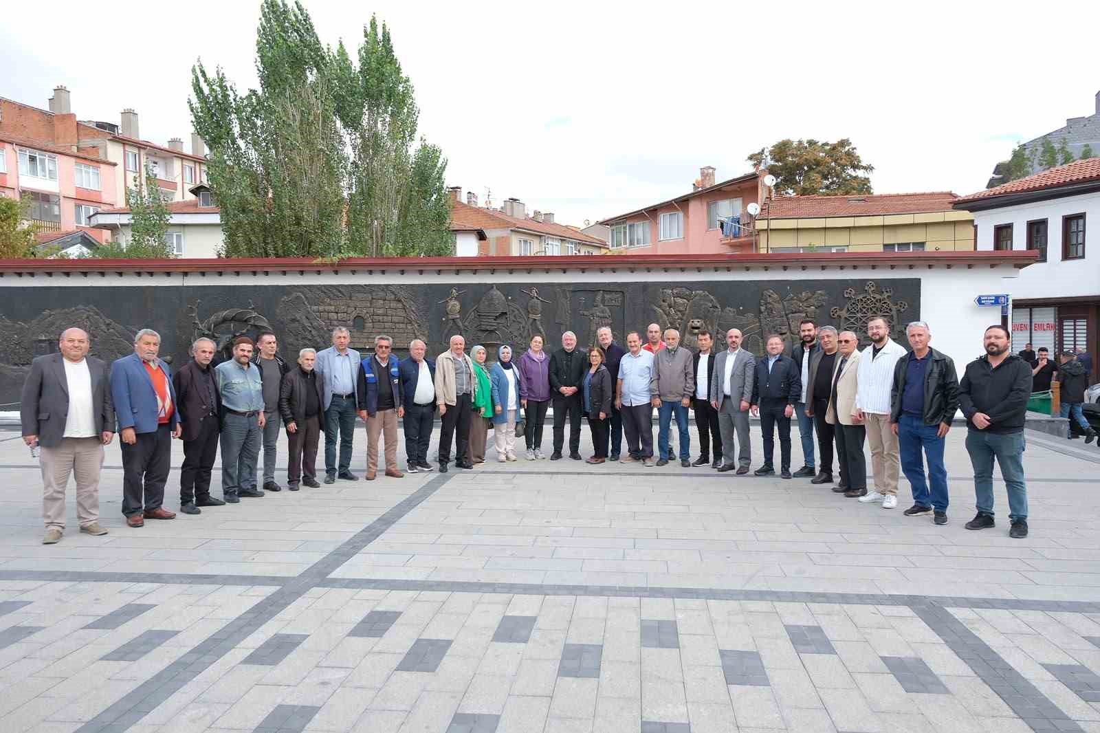 Dünyanın en dar arastasını süsleyen üzümler hasat edildi
