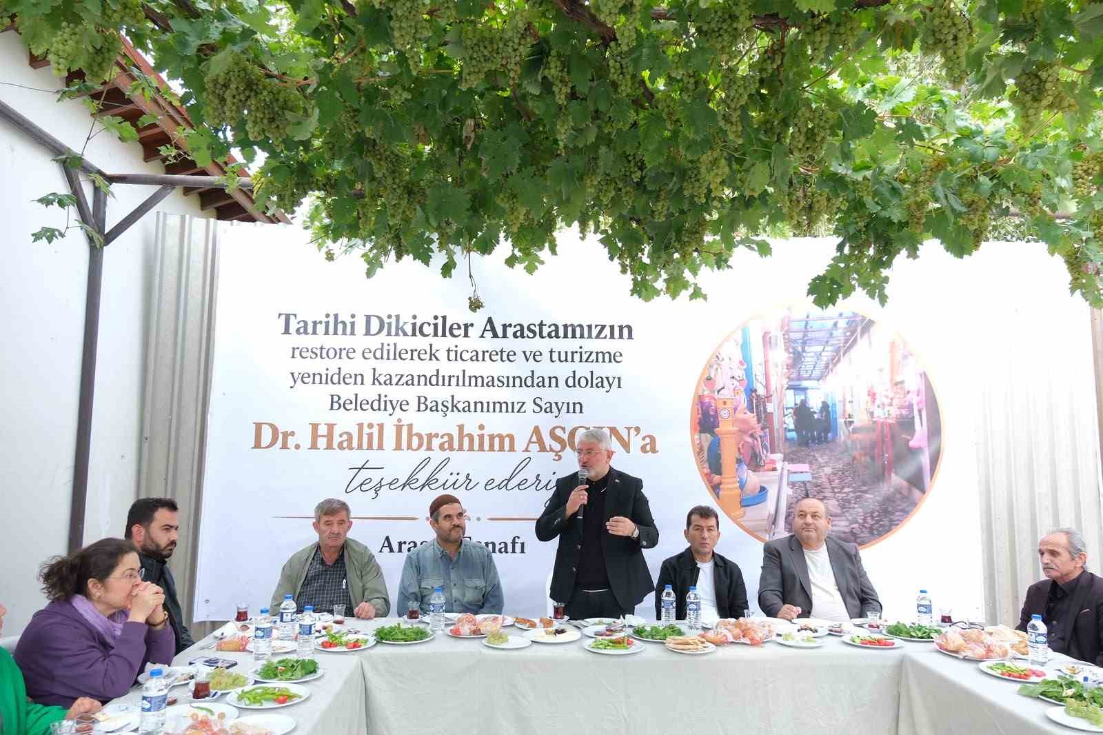 Dünyanın en dar arastasını süsleyen üzümler hasat edildi