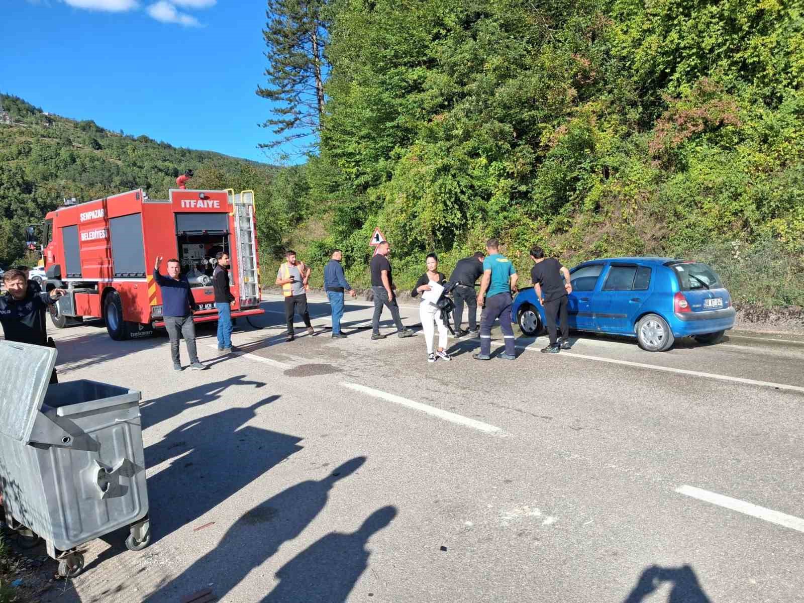 Kastamonu’da seyir halindeki otomobilde çıkan yangını itfaiye söndürdü