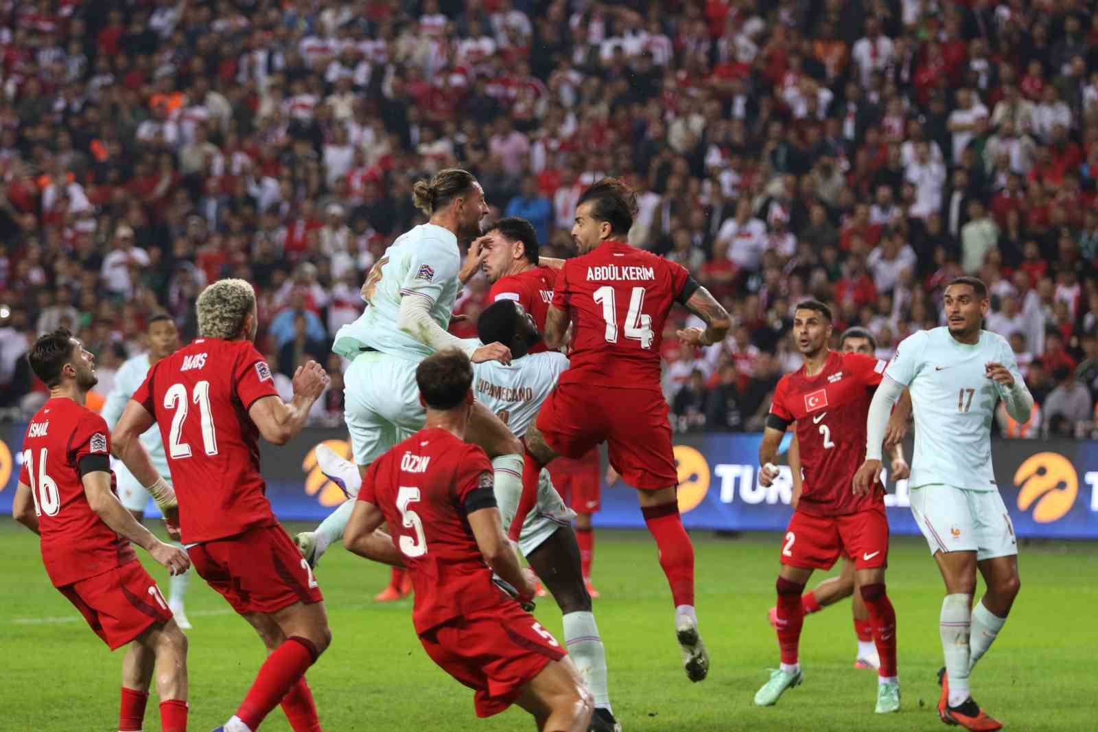 UEFA Uluslar Ligi: Türkiye: 0 - Fransa: 0 (İlk yarı)