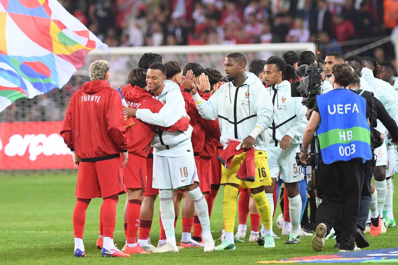 UEFA Uluslar Ligi: Türkiye: 0 - Fransa: 0 (İlk yarı)