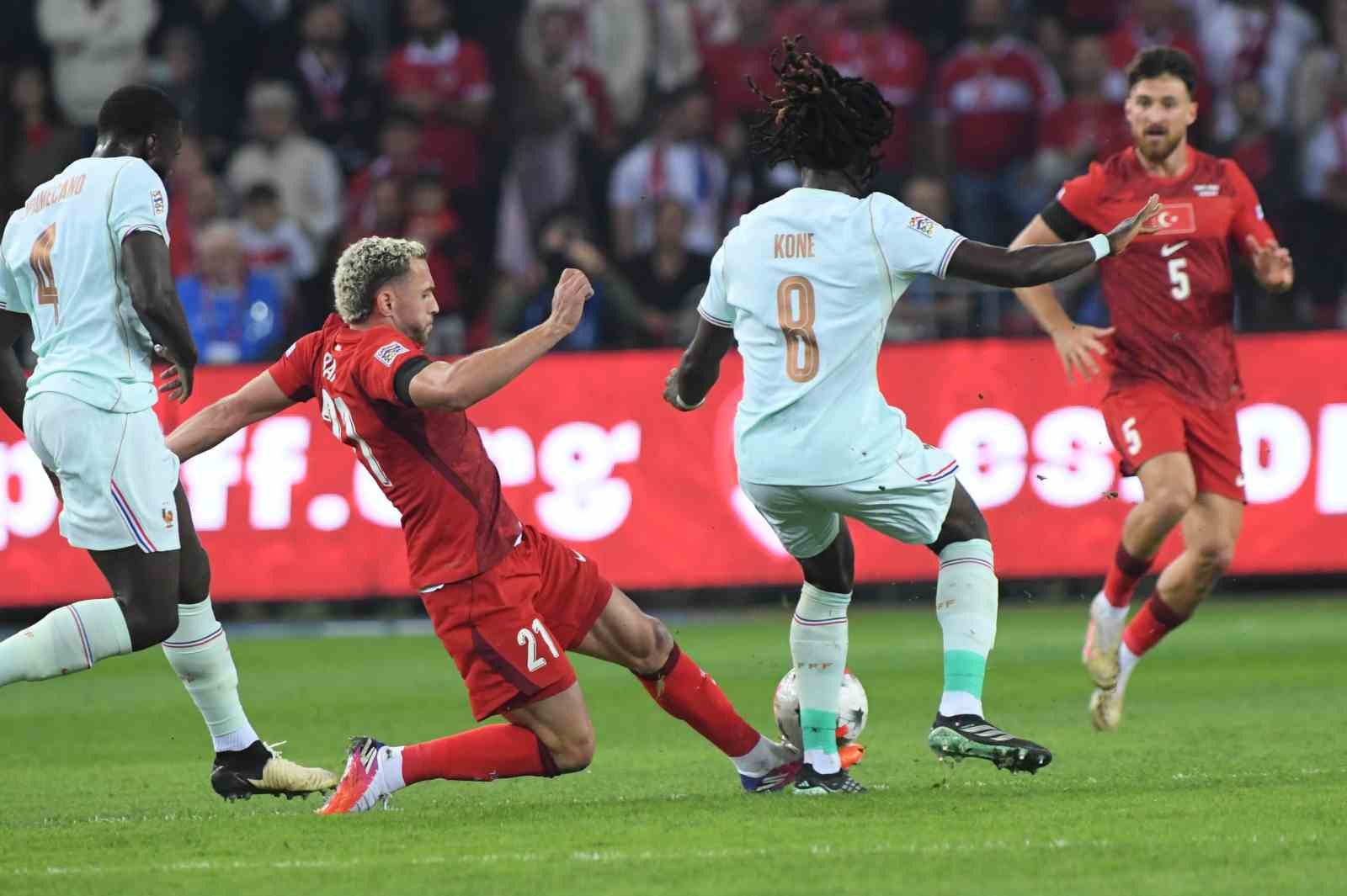 UEFA Uluslar Ligi: Türkiye: 0 - Fransa: 0 (İlk yarı)