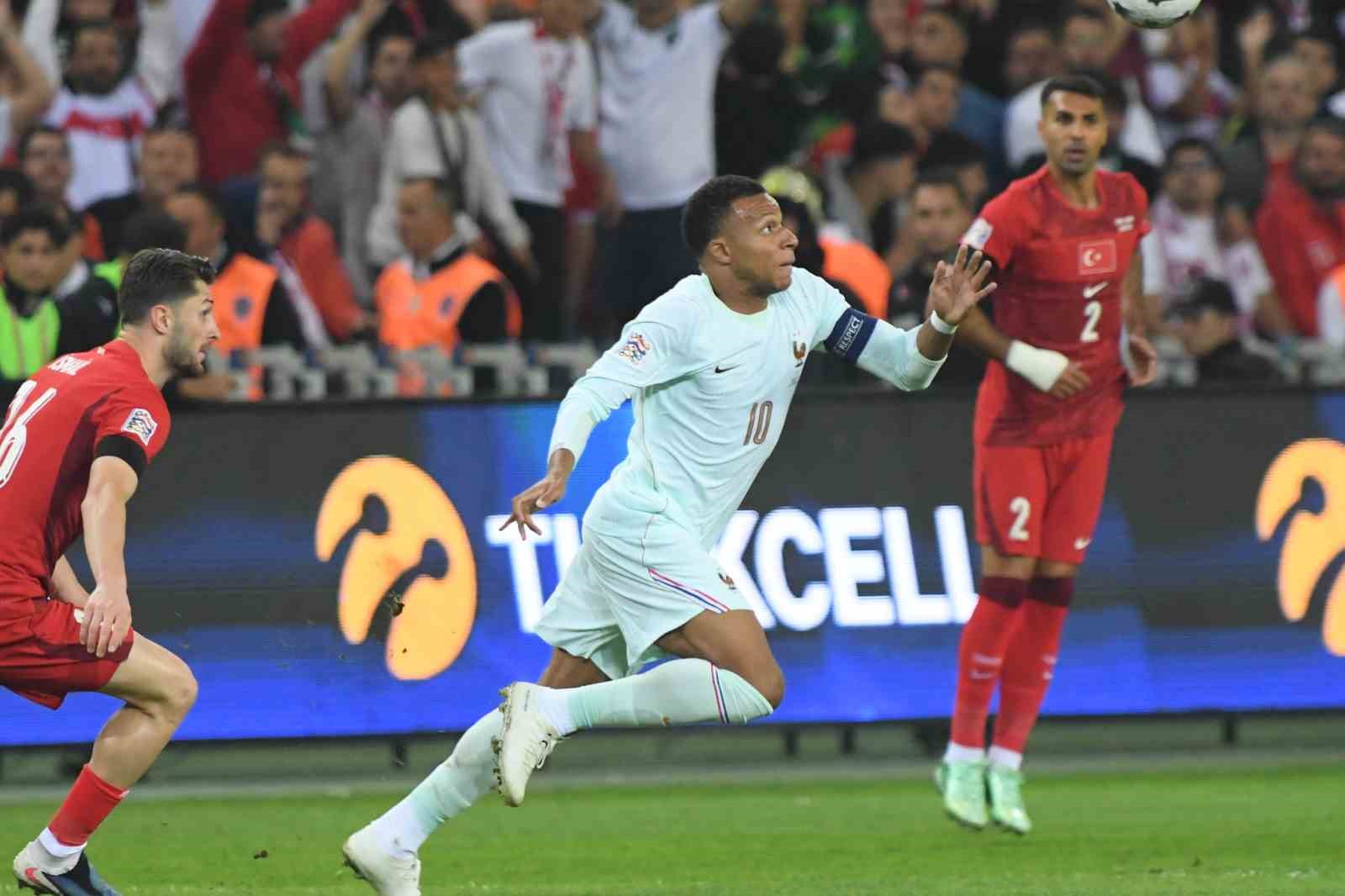 UEFA Uluslar Ligi: Türkiye: 0 - Fransa: 0 (İlk yarı)
