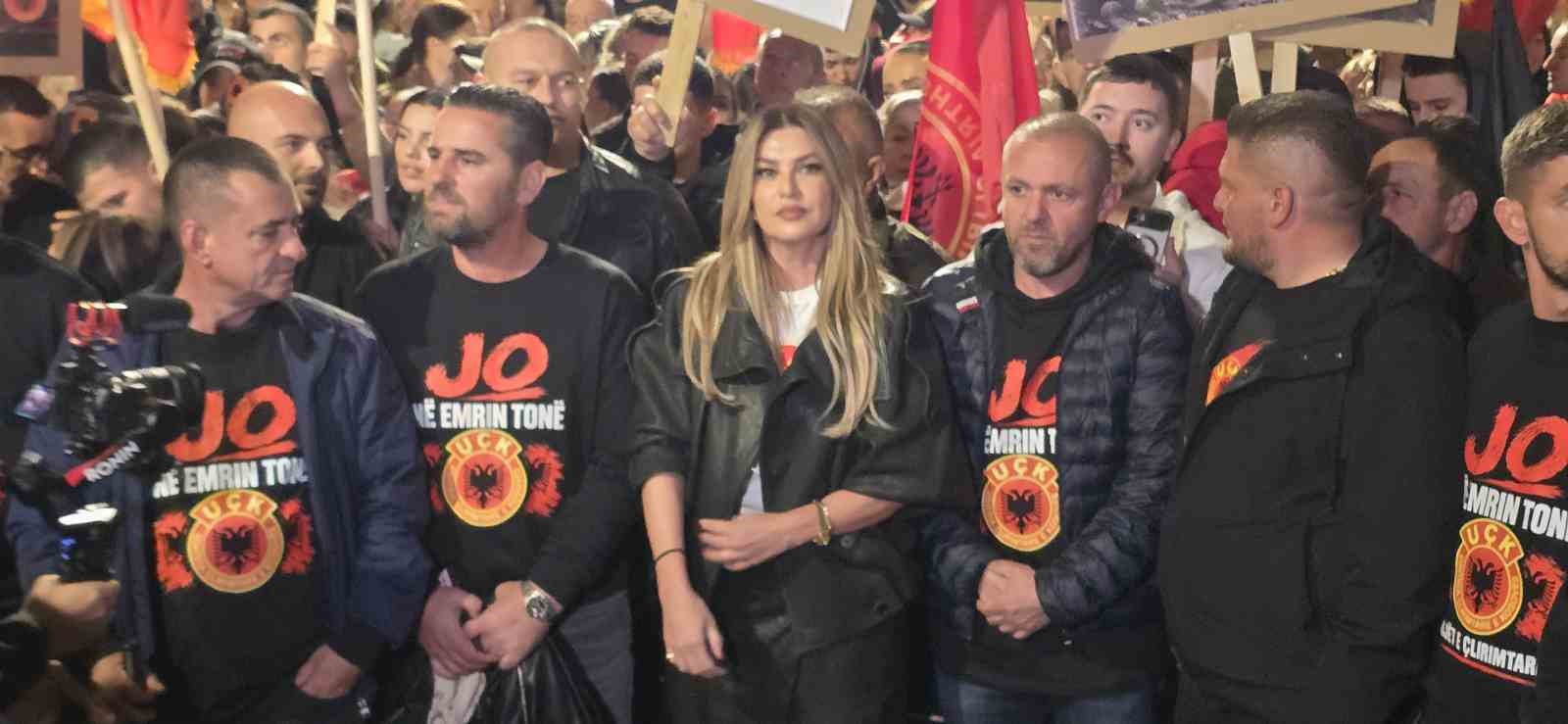 Kosova’da Özel Mahkeme’nin eski Cumhurbaşkanı Thaçi’ye hapis cezası kararı protesto edildi