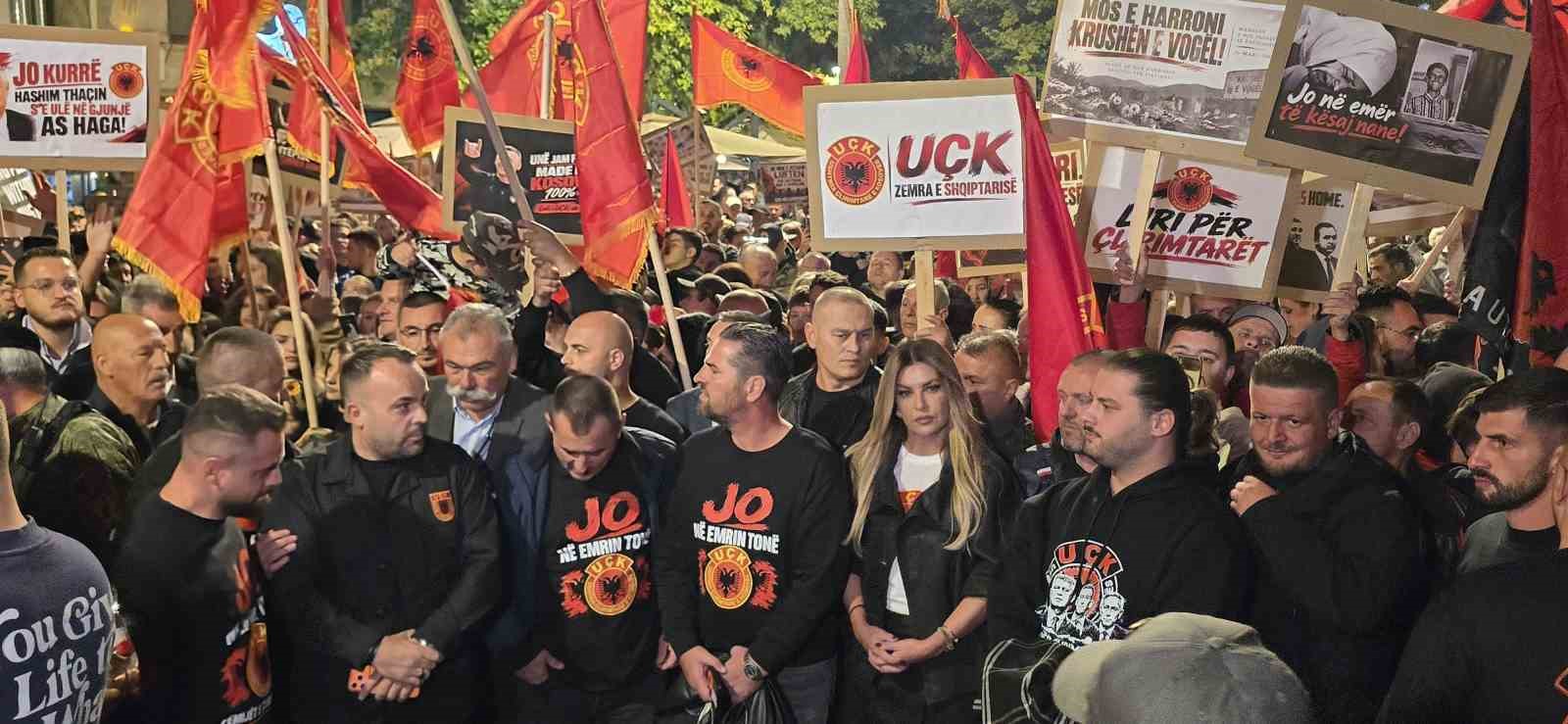 Kosova’da Özel Mahkeme’nin eski Cumhurbaşkanı Thaçi’ye hapis cezası kararı protesto edildi