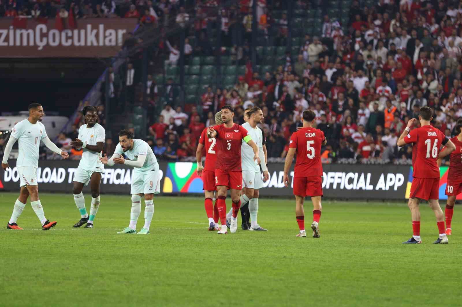 UEFA Uluslar Ligi: Türkiye: 0 - Fransa: 0 (Maç devam ediyor)