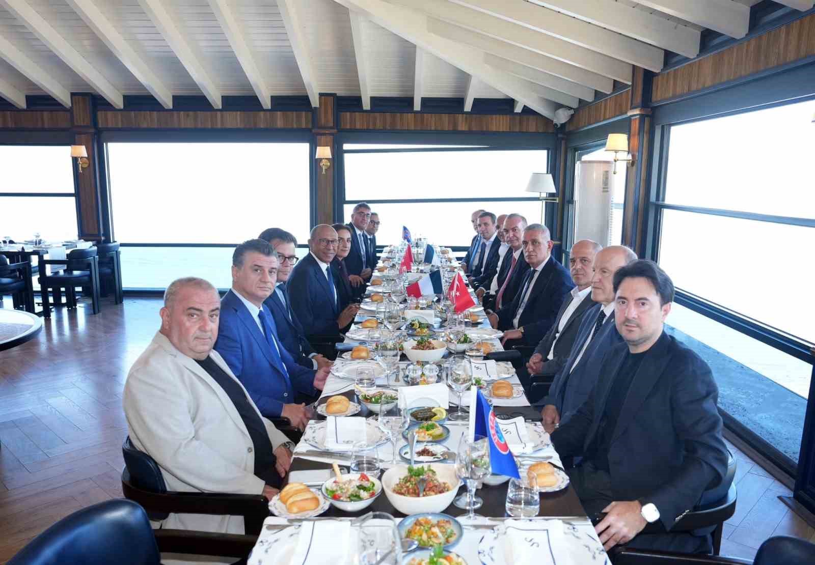 Milli Takım-Fransa maçı öncesi Sapanca’da dostluk buluşması