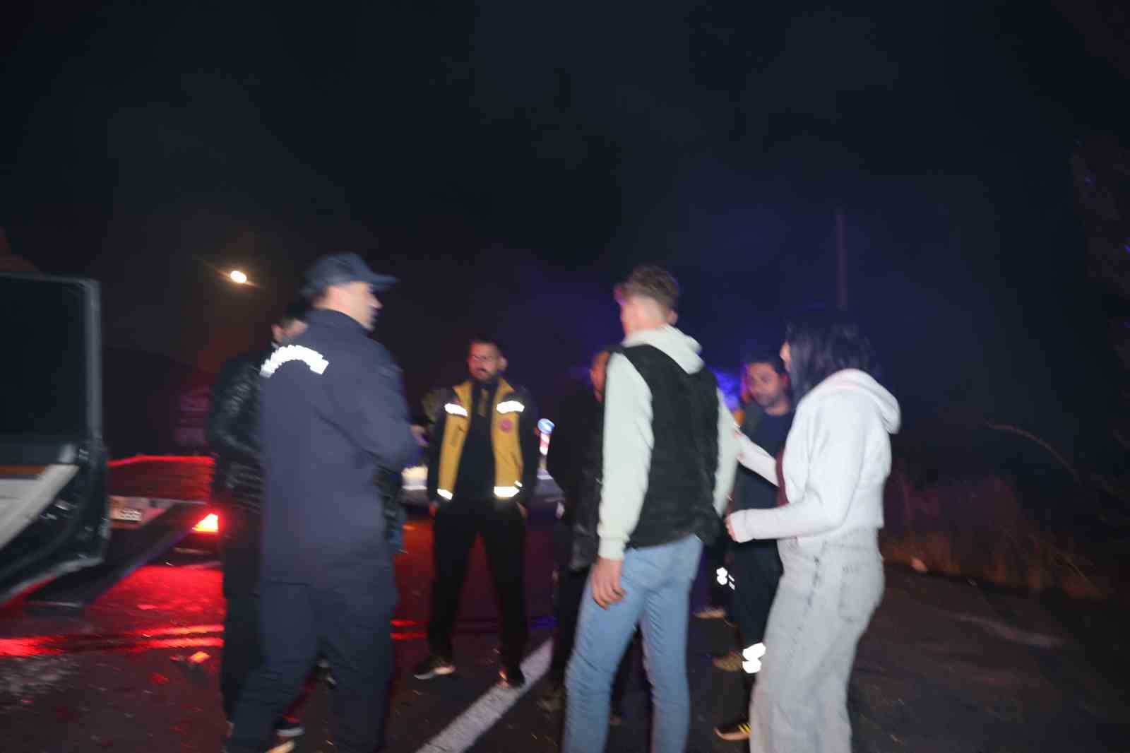 Nevşehir’de bir genç izinsiz aldığı araçla kaza yaptı: 2 yaralı