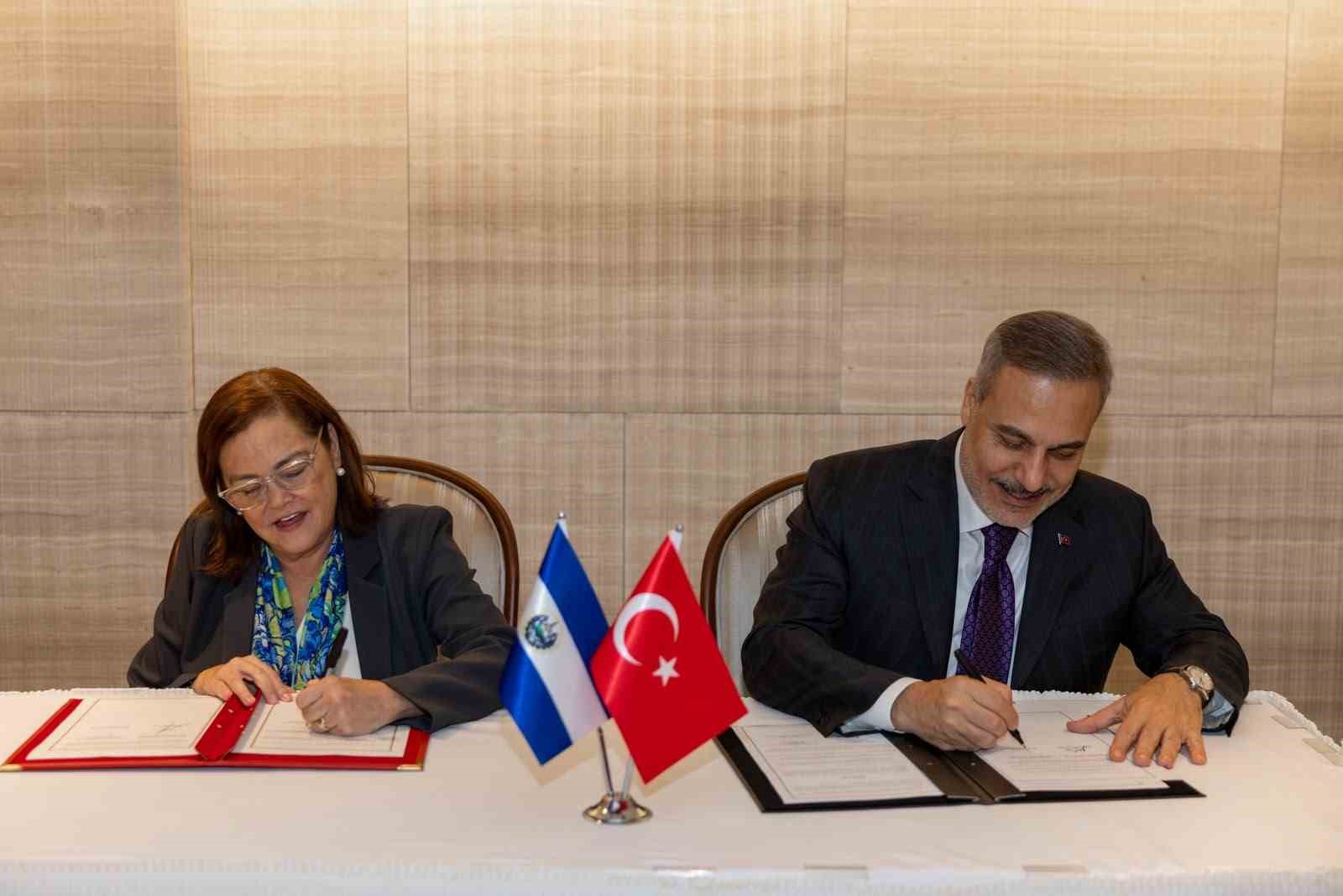 Bakan Fidan, El Salvadorlu mevkidaşı ile görüştü