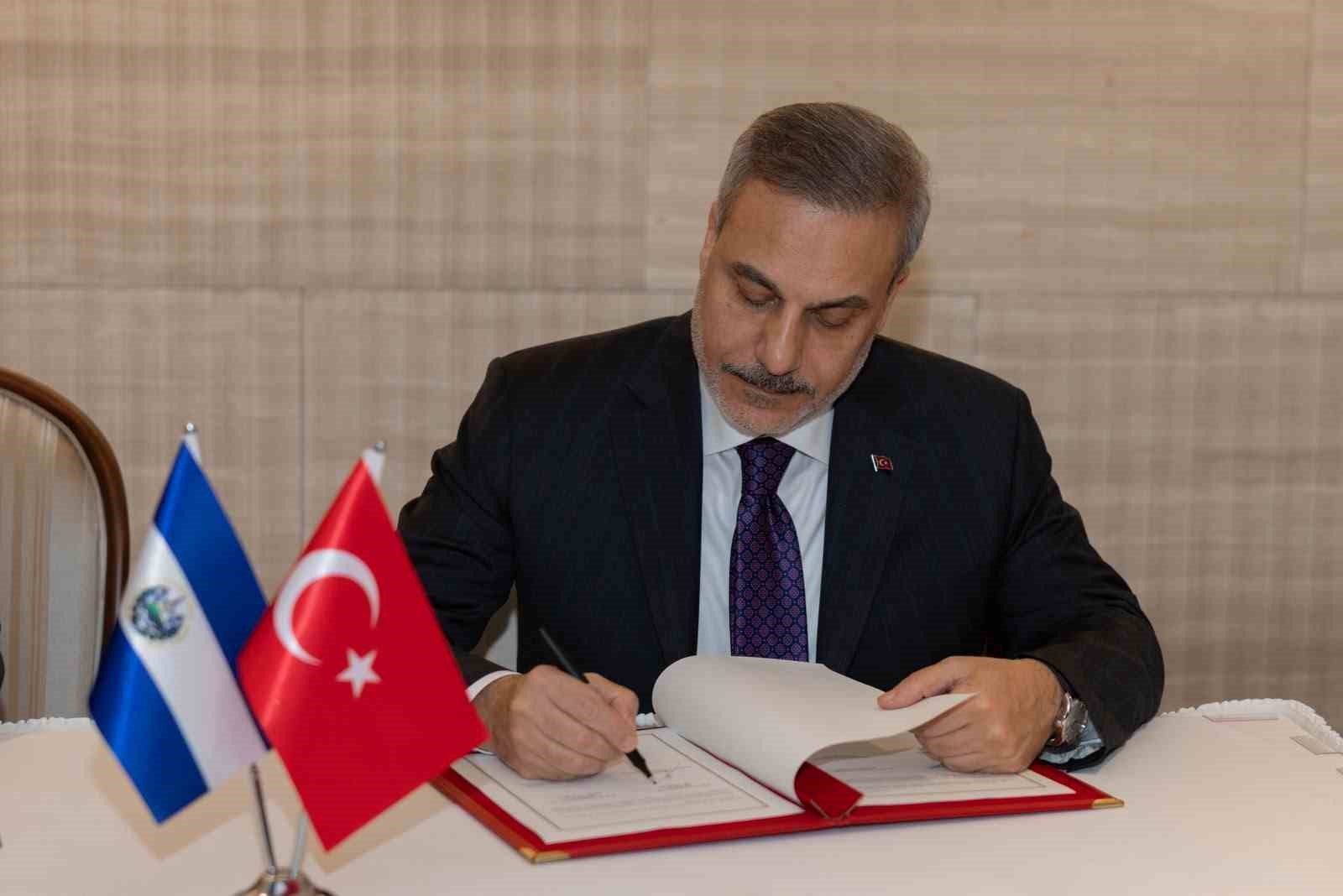 Bakan Fidan, El Salvadorlu mevkidaşı ile görüştü