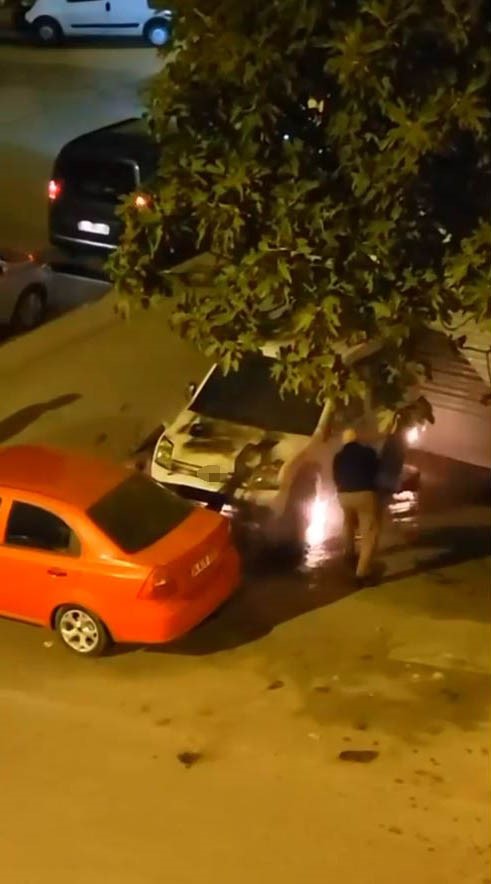 Esenyurt’ta haraç vermeyince oto galeriyi kundakladılar