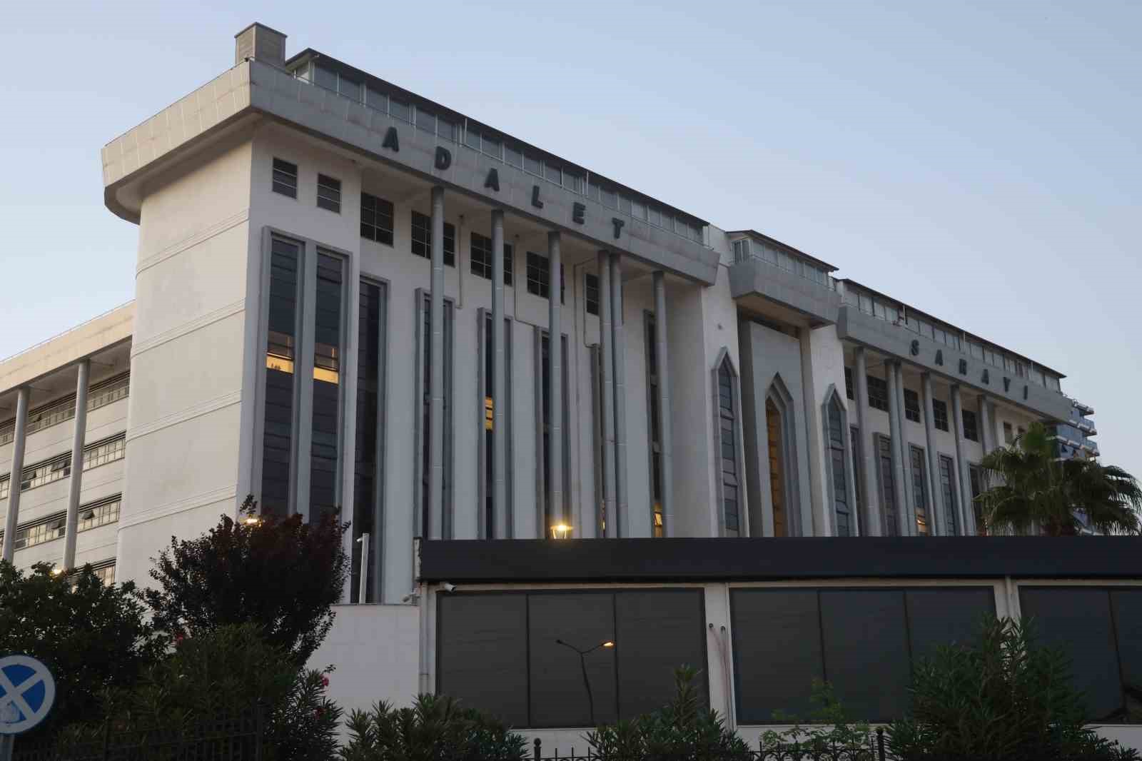 Depremde Rönesans Rezidans’tan sağ kurtulan İncili: "Gereken en ağır cezayı alsınlar ki bizden sonra kimse ailesini kaybetmesin"