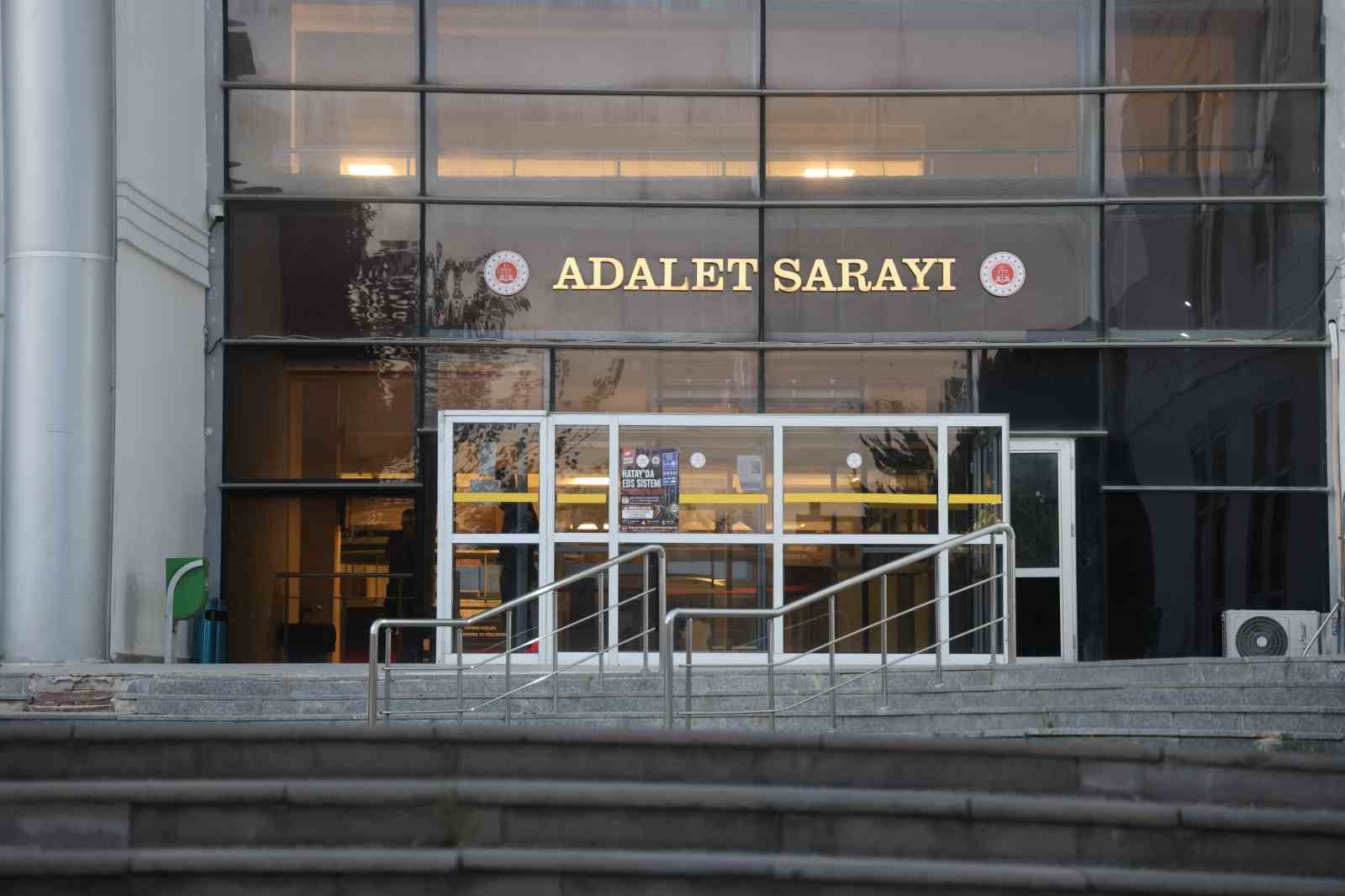 Depremde Rönesans Rezidans’tan sağ kurtulan İncili: "Gereken en ağır cezayı alsınlar ki bizden sonra kimse ailesini kaybetmesin"