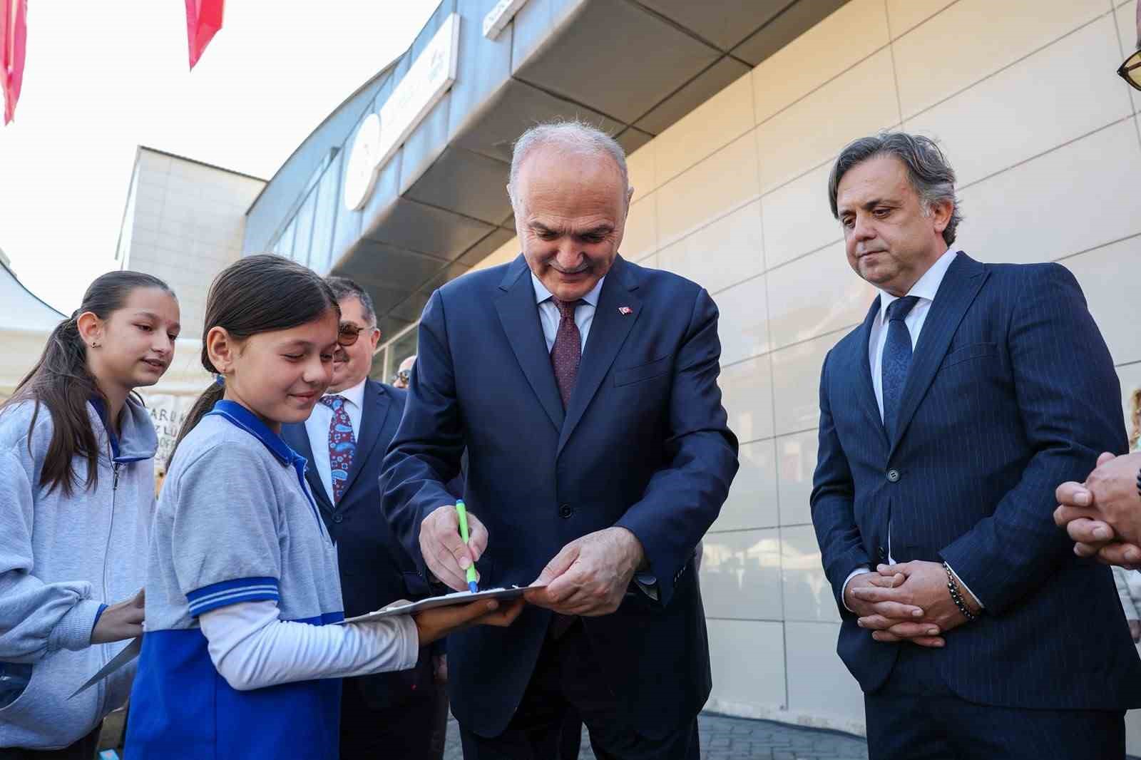 Bilim şenliği ile çocuklar kendilerine yeni ufuklar çiziyor