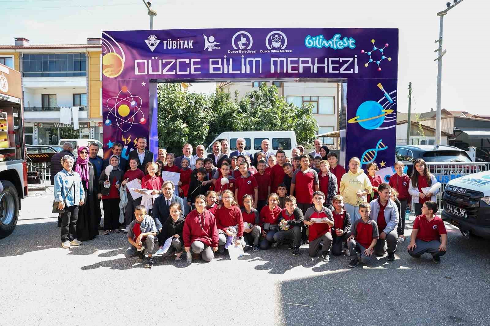 Bilim şenliği ile çocuklar kendilerine yeni ufuklar çiziyor