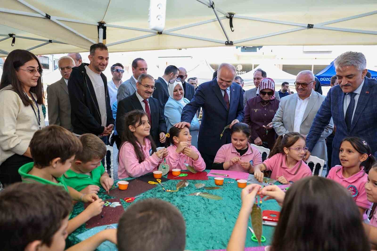 Bilim şenliği ile çocuklar kendilerine yeni ufuklar çiziyor