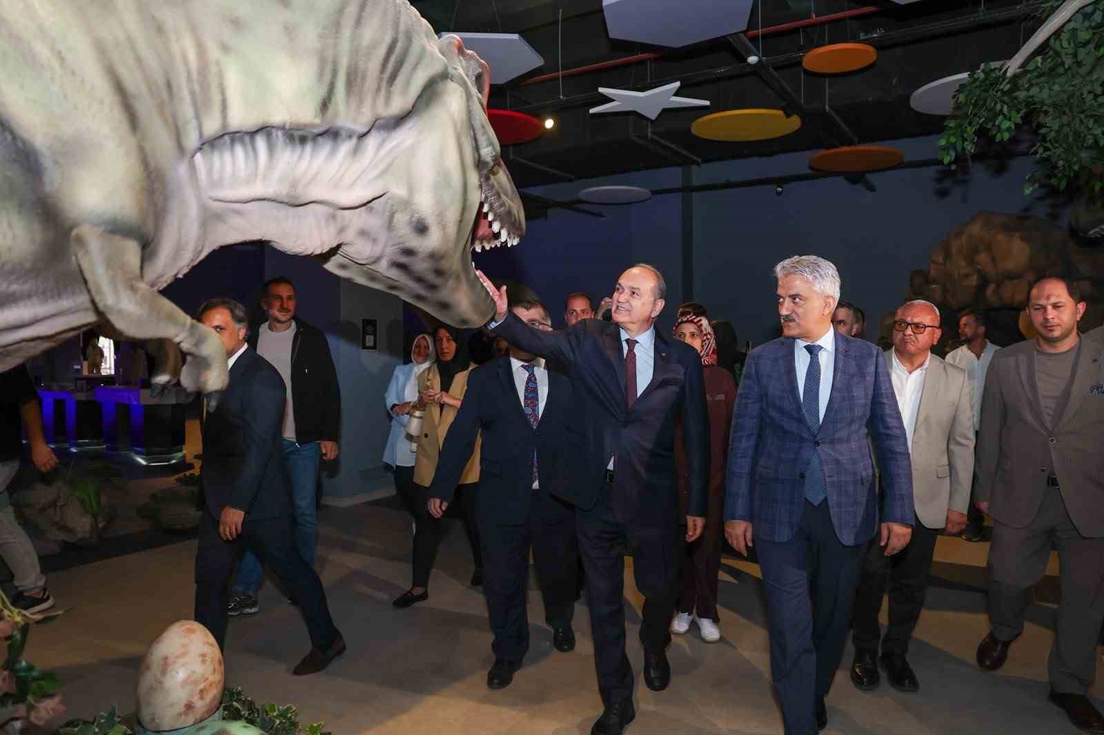 Bilim şenliği ile çocuklar kendilerine yeni ufuklar çiziyor