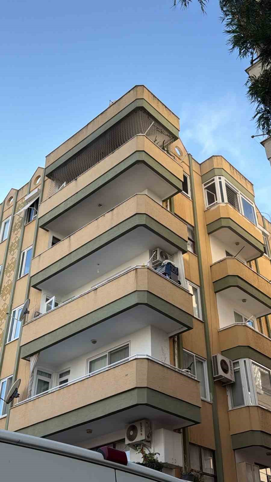 Alanya’da apartman dairesinde çıkan yangın söndürüldü