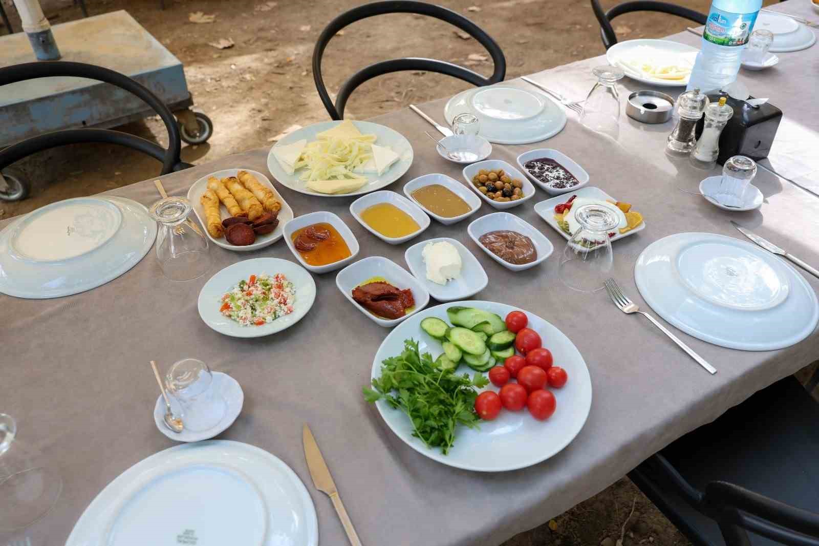 Efeler Belediyesi Doğa Restaurant güne böyle başlamak isteyenlerin adresi oldu