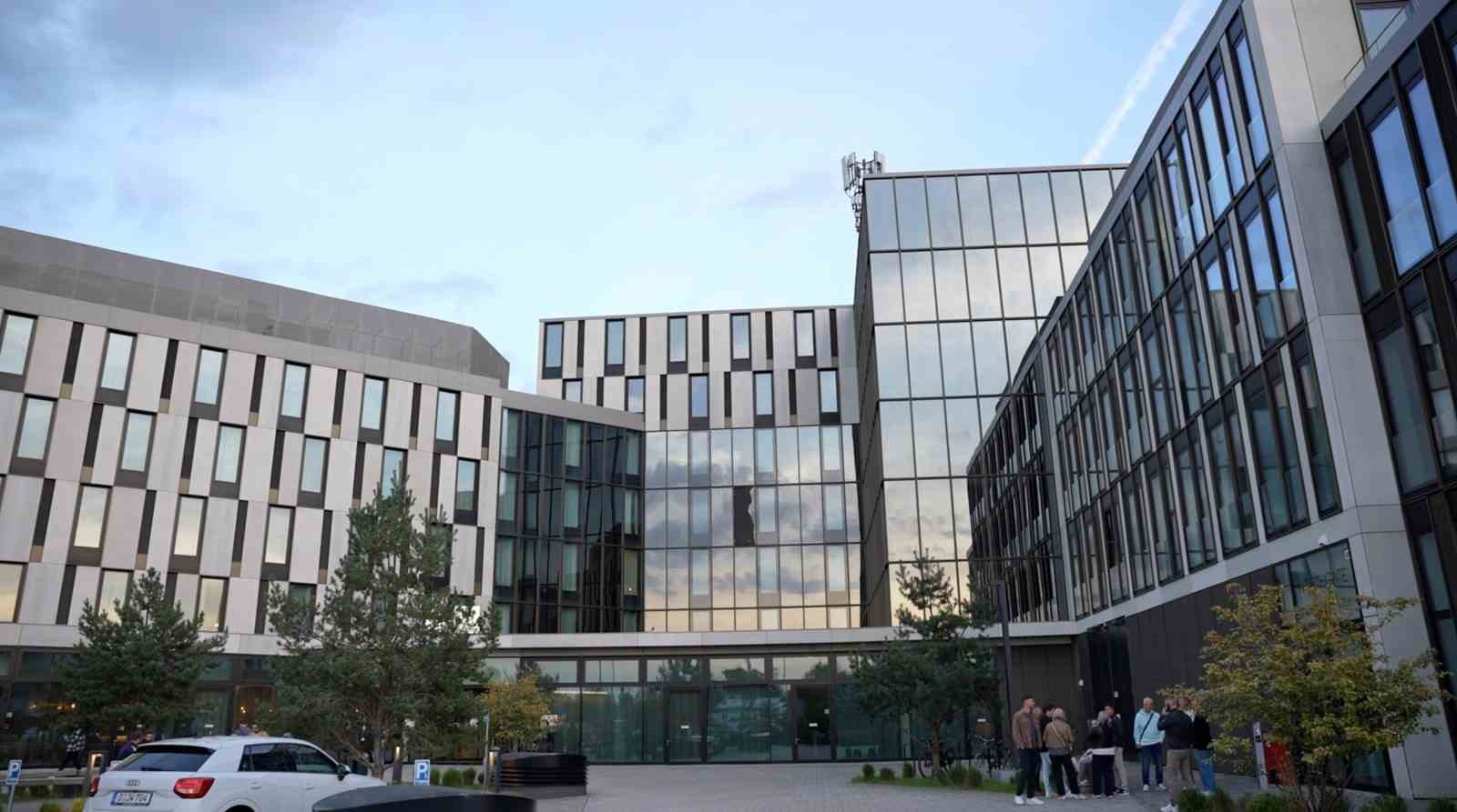 Tera Yatırım Holding Başkanı Tezmen’in Düsseldorf’taki emlak projesi ve oteli görüntülendi