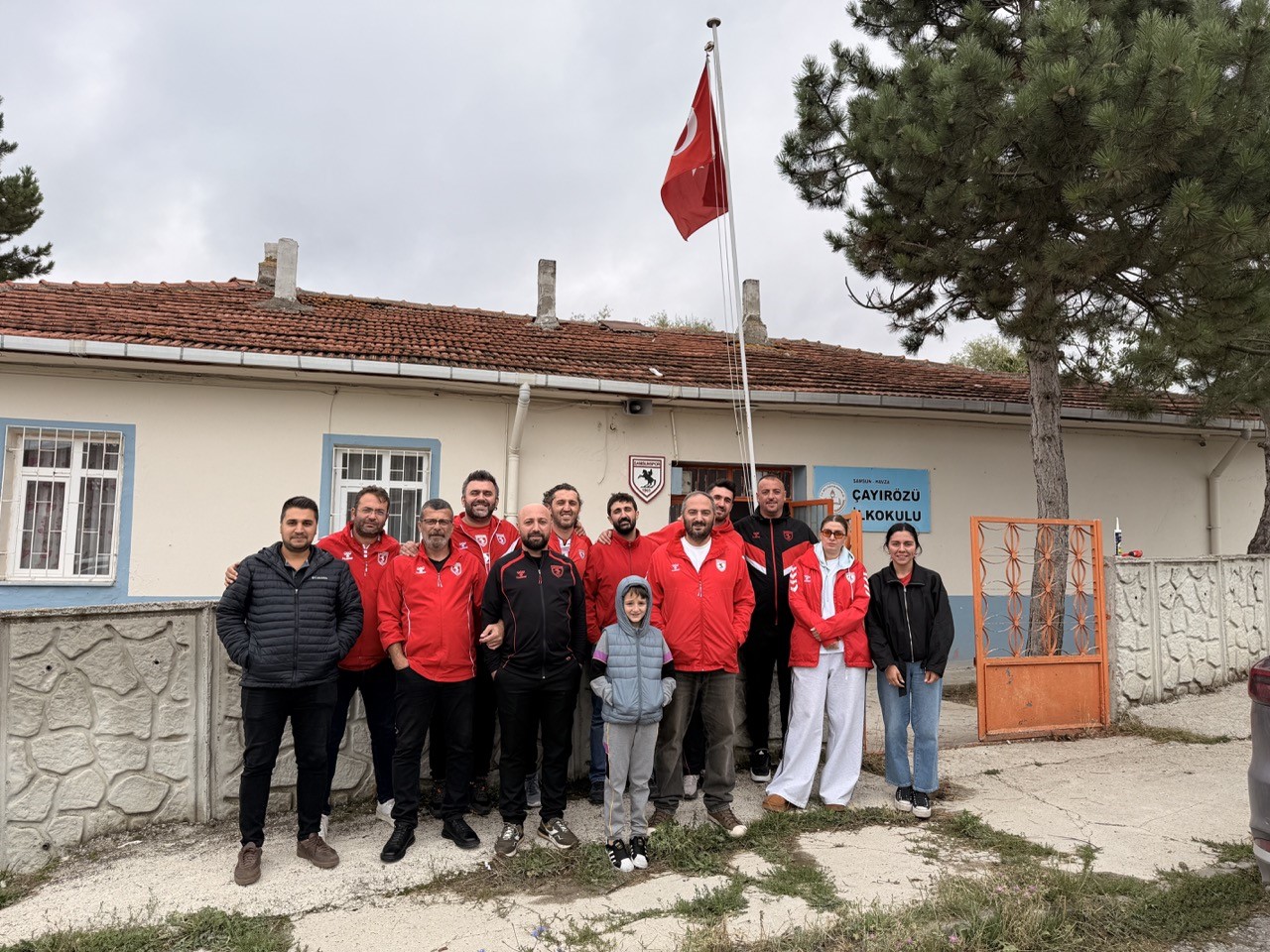 Kırsal mahalle okullarına çanta kampanyası