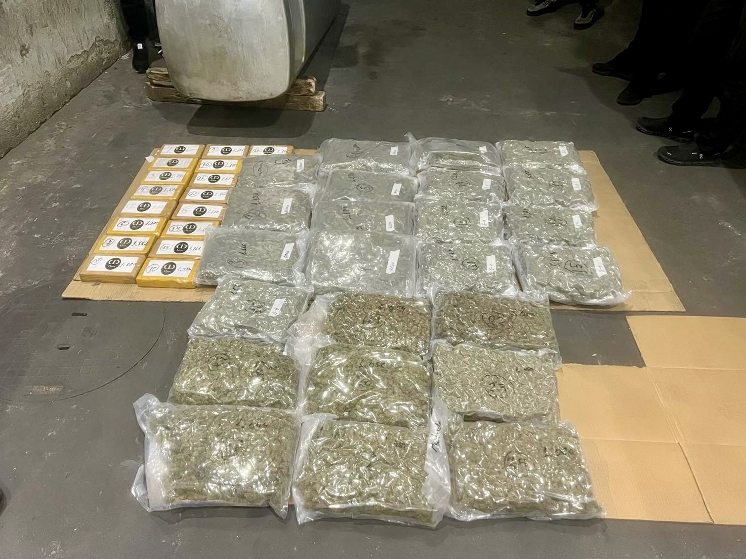 Türkiye’ye sokulmak istenen 20’şer kilogram kokain ve esrar sınırda yakalandı