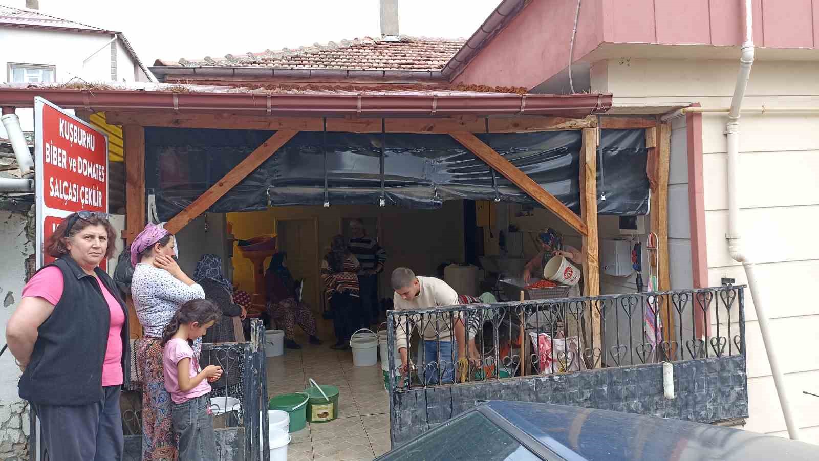 Günler süren işlem dakikalara indi: Kuşburnu marmeladı zamanı