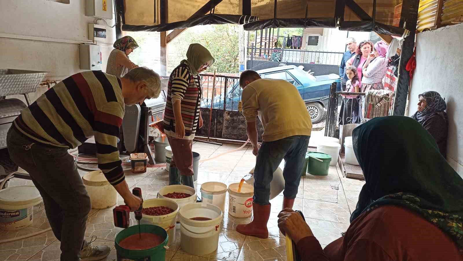 Günler süren işlem dakikalara indi: Kuşburnu marmeladı zamanı