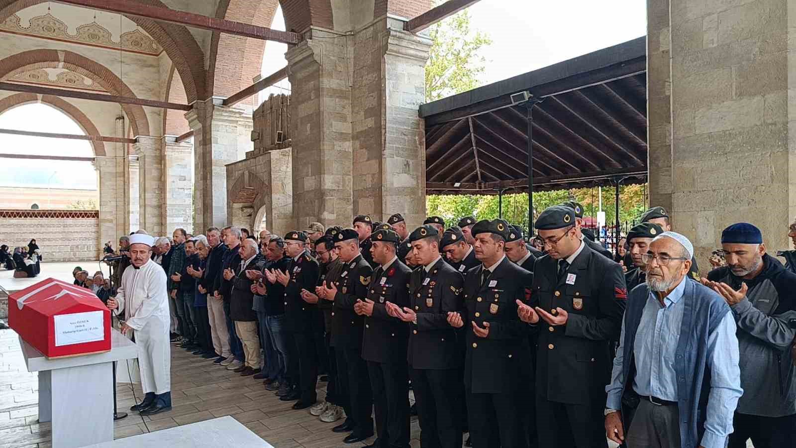 Edirne’de Kıbrıs Gazisi Özbek, askeri törenle uğurlandı