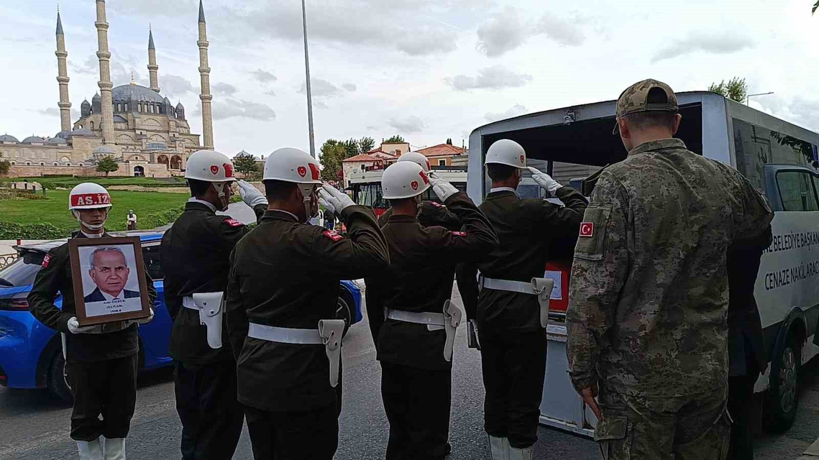 Edirne’de Kıbrıs Gazisi Özbek, askeri törenle uğurlandı