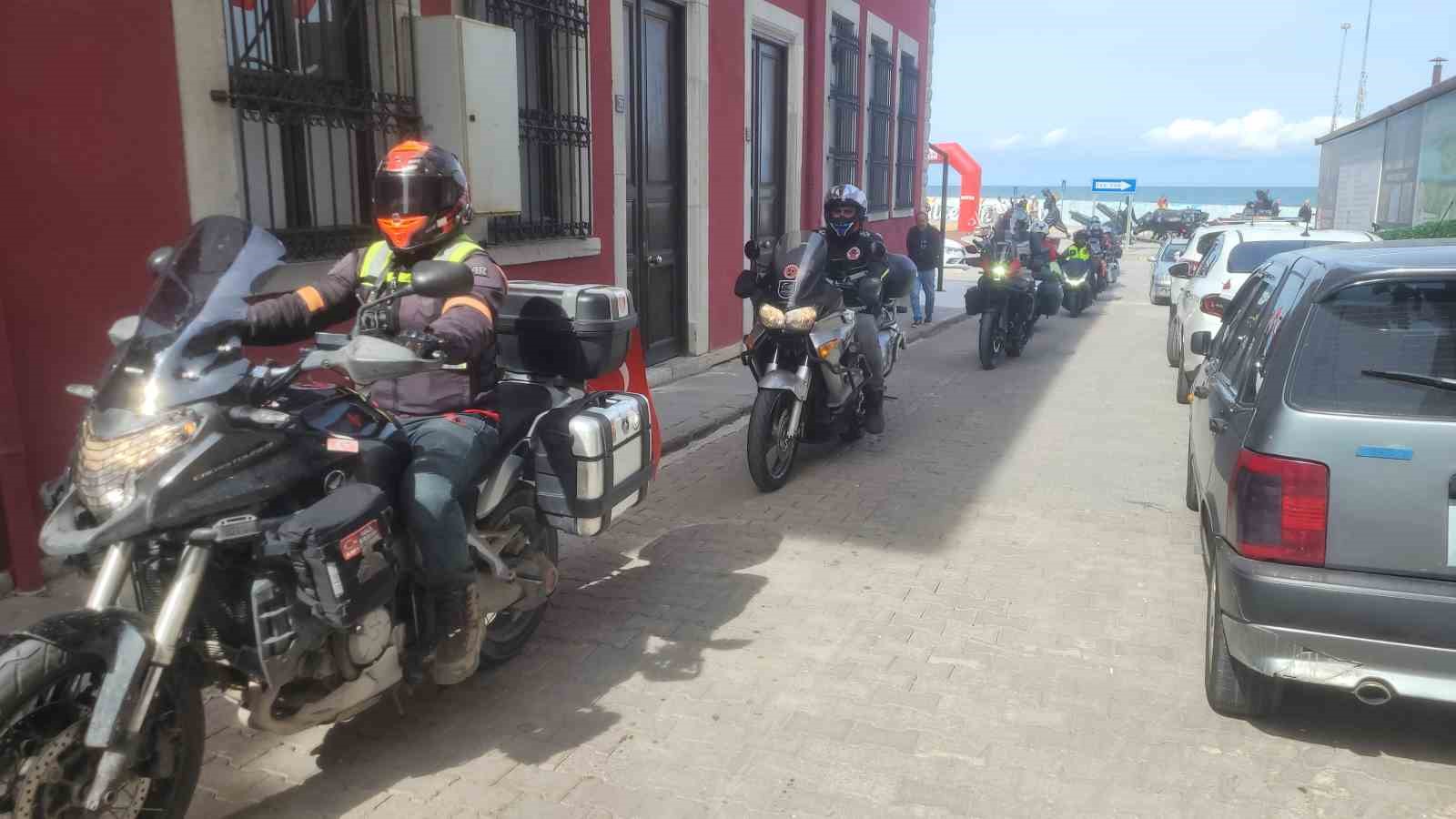Motosiklet tutkunlarından "İstiklal" sürüşü