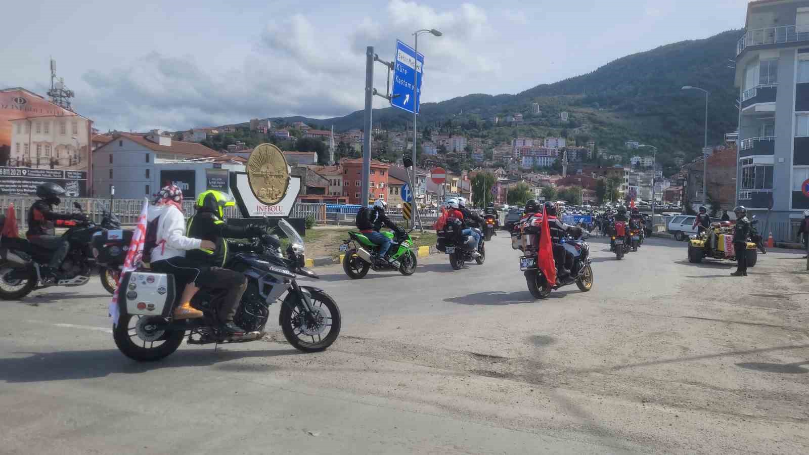 Motosiklet tutkunlarından "İstiklal" sürüşü