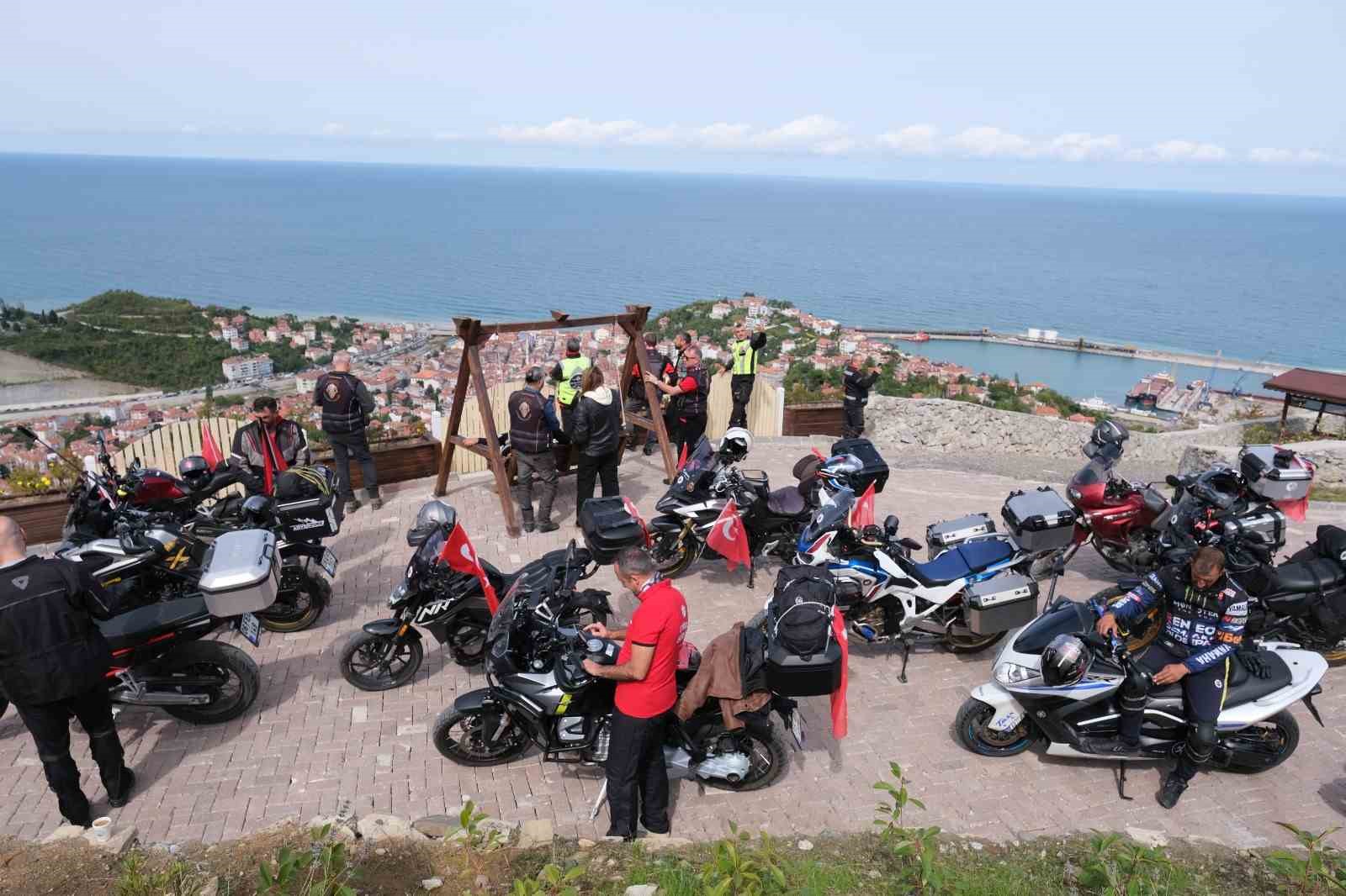 Motosiklet tutkunlarından "İstiklal" sürüşü