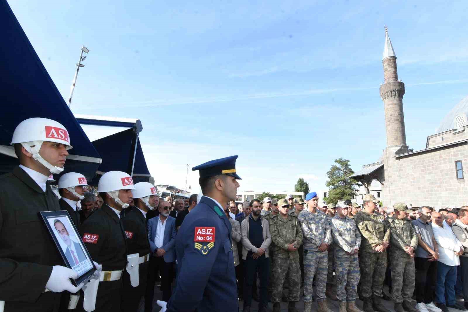Erzurum’da çifte acı: Genç akademisyen ve kahraman gazi son yolculuğuna uğurlandı