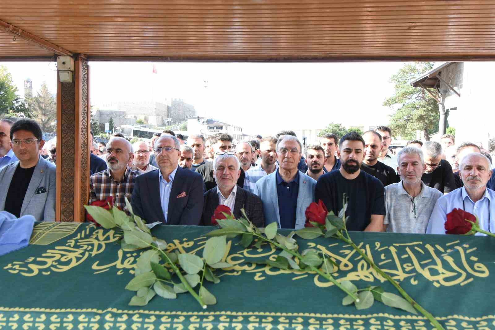 Erzurum’da çifte acı: Genç akademisyen ve kahraman gazi son yolculuğuna uğurlandı
