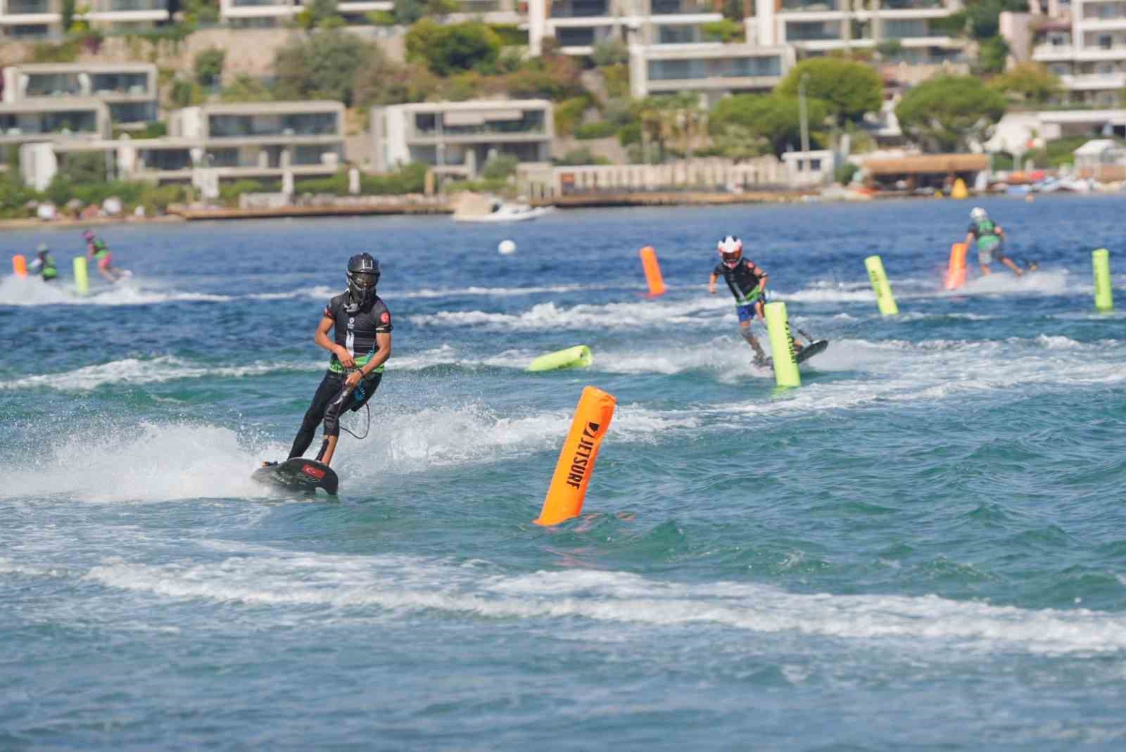 Bodrum’da deniz üzerinde hız ve adrenalin yarışı