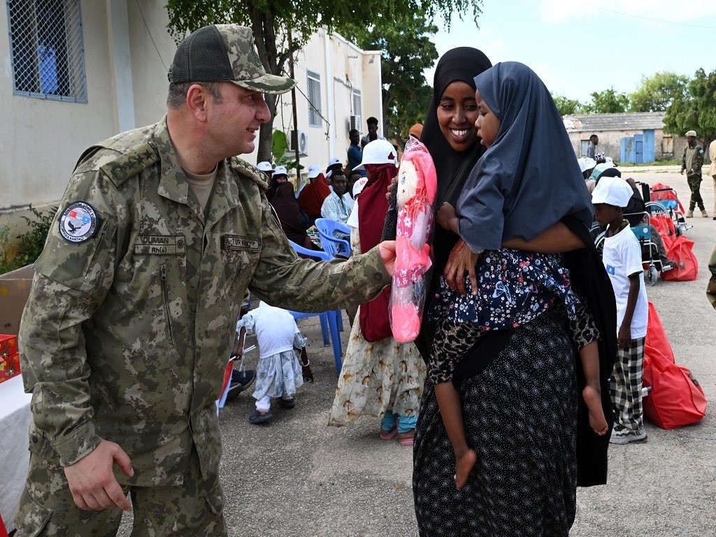 MSB, Somali’de ihtiyaç sahibi gazi ve ailelerine destek oldu