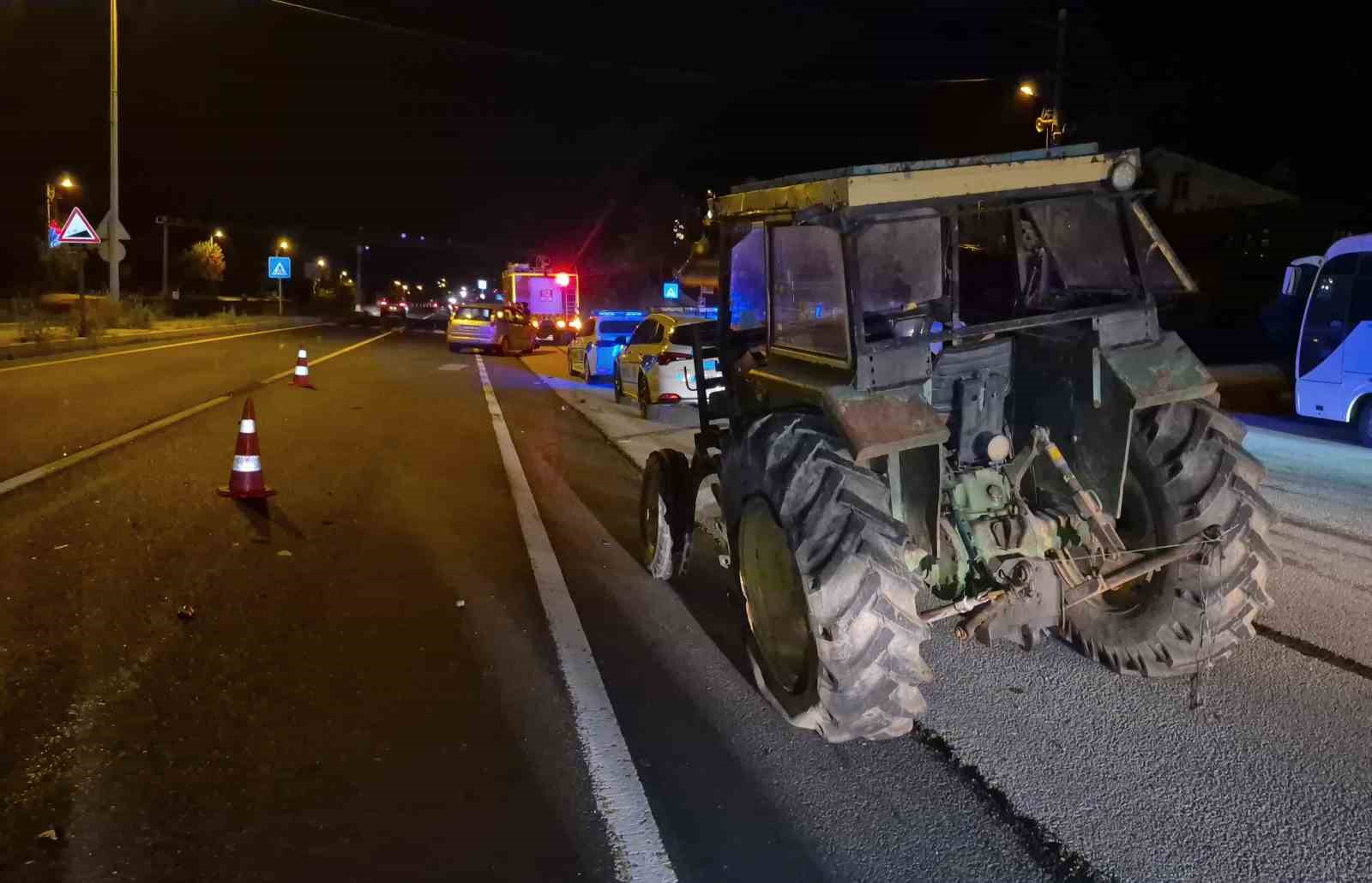 Bolu Dağı çıkışında otomobil ile traktör çarpıştı: 2 yaralı