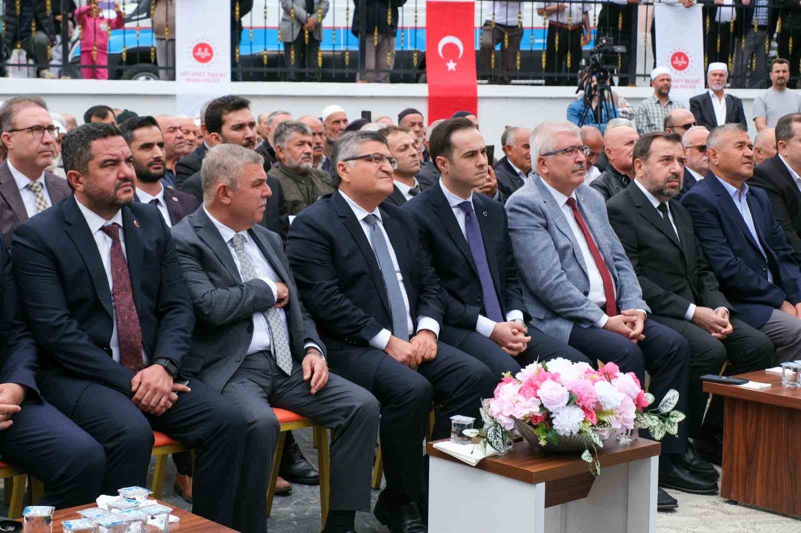 Durağan Yeni Camii dualarla ibadete açıldı