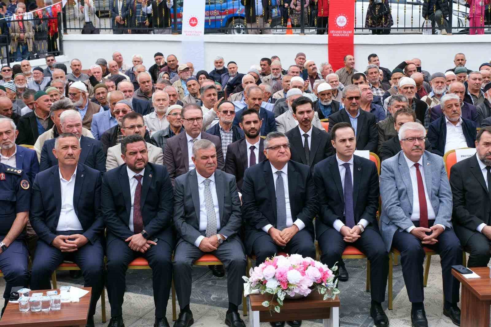 Durağan Yeni Camii dualarla ibadete açıldı