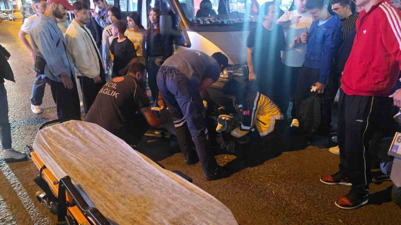 Anne ve oğluna motosiklet çarptı: 1 yaralı