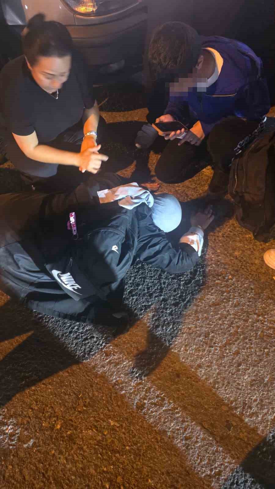 Anne ve oğluna motosiklet çarptı: 1 yaralı