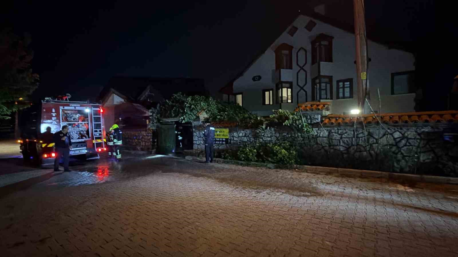 Bolu’da ikiz villanın bahçesinde çıkan yangın korkuttu